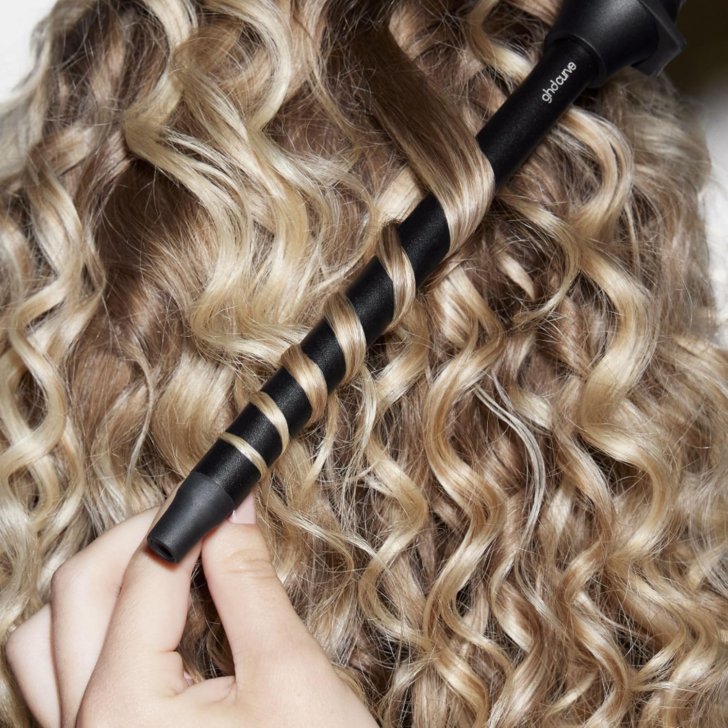 Boucleur ghd Thin Wand : créez des boucles serrées et définies en 3 secondes pour un maintien exceptionnel de 24H, idéal pour tous types de cheveux – Image 8
