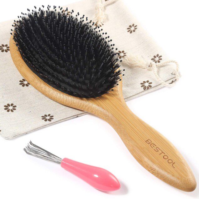 Brosse à cheveux en soies de sanglier et bambou : confort et massage pour un soin capillaire naturel