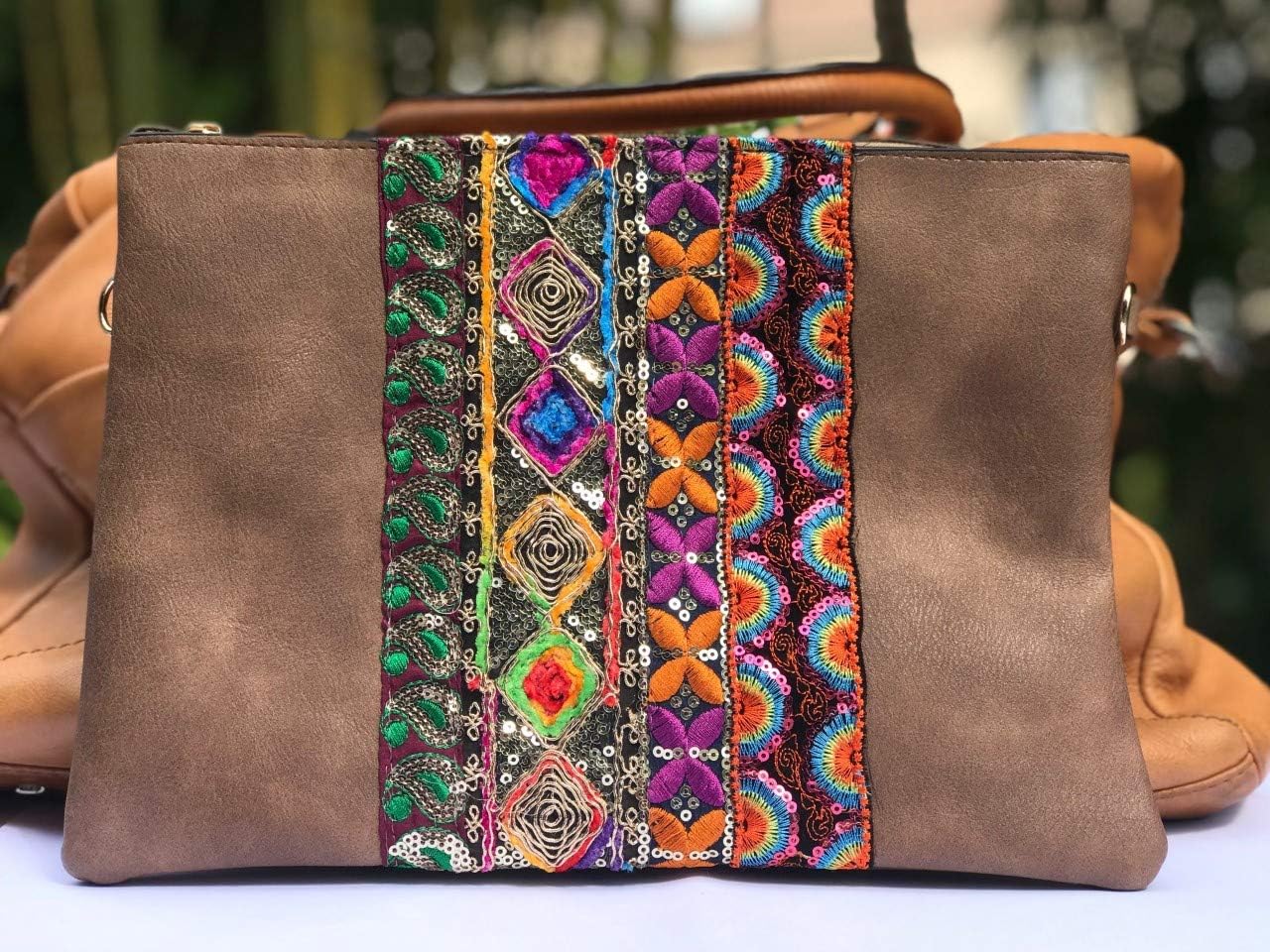 Pochette bandoulière en strass : élégance et praticité pour les amateurs de maquillage et de technologie – Image 3