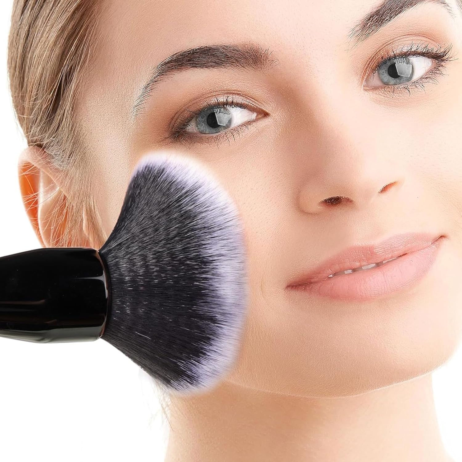 Grand pinceau à poudre : l'outil indispensable pour un maquillage professionnel impeccable Idéal pour les passionnées de beauté souhaitant estomper, polir et appliquer facilement leurs produits liquides, crèmes et poudres – Image 5