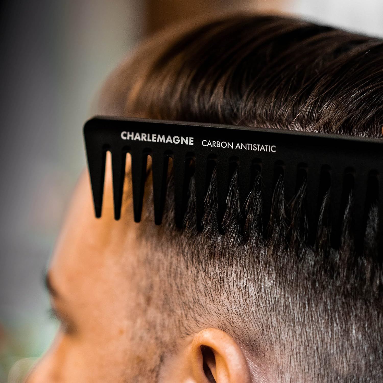 Peigne Charlemagne en Carbone : Élégance et Résistance – Image 3