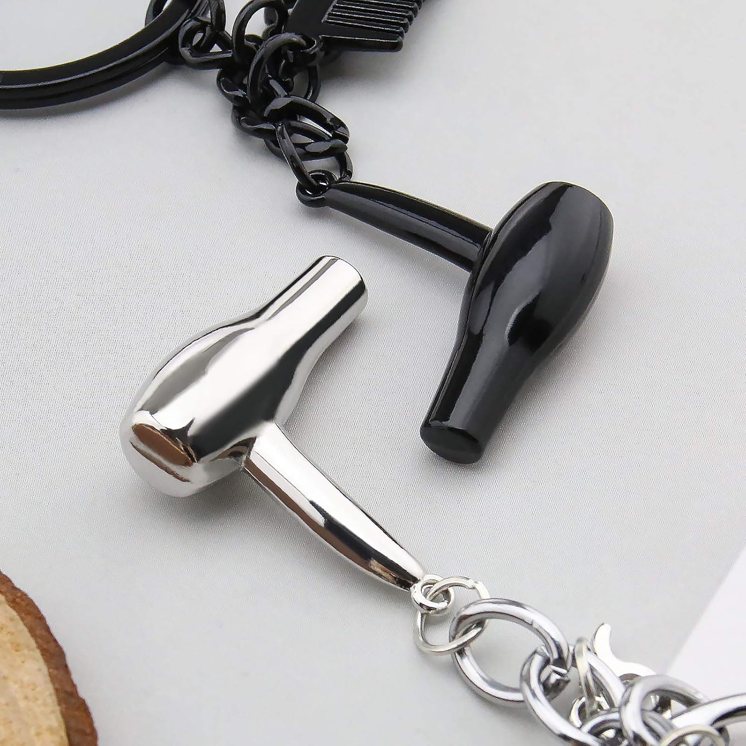 Outils essentiels pour coiffeurs : Set de 2 ciseaux et peigne en pendentif 3 en 1, idéal comme cadeau pour les professionnels des salons – Image 7