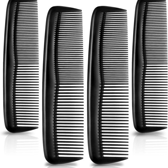 Peigne à cheveux noir en plastique : 4 pièces idéales pour coiffer et prendre soin de vos cheveux