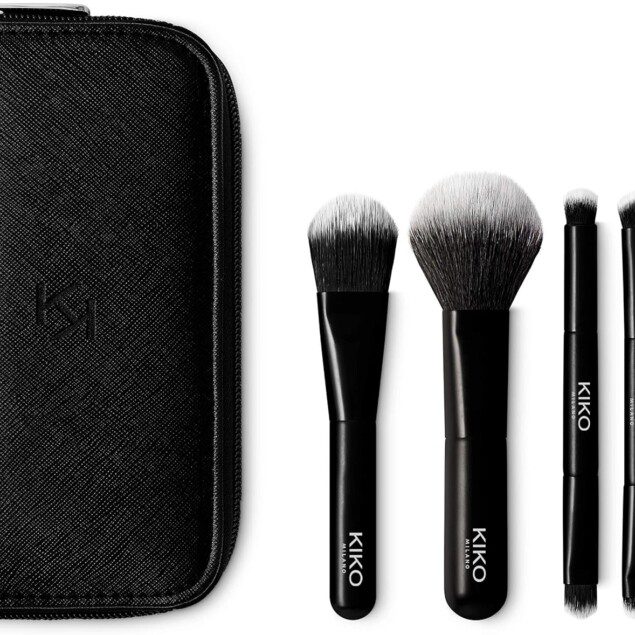 Set de pinceaux professionnels pour un maquillage parfait en voyage : la pochette idéale à emporter partout