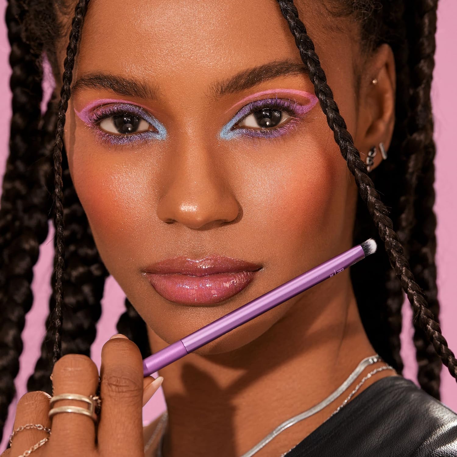 Pinceaux de maquillage Everyday Eye Essentials : l'ensemble parfait pour les passionnés de beauté Découvrez notre ensemble de 8 pinceaux végétaliens, non testés sur les animaux, pour un maquillage des yeux impeccable et naturel. – Image 5