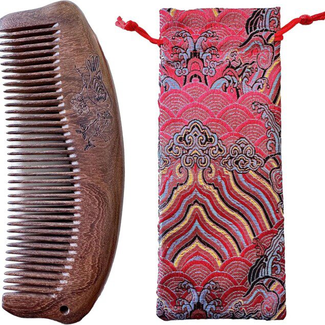 Peigne en bois d'ébène vert 100% naturel : l'accessoire idéal pour sublimer vos cheveux tout en massant votre cuir chevelu