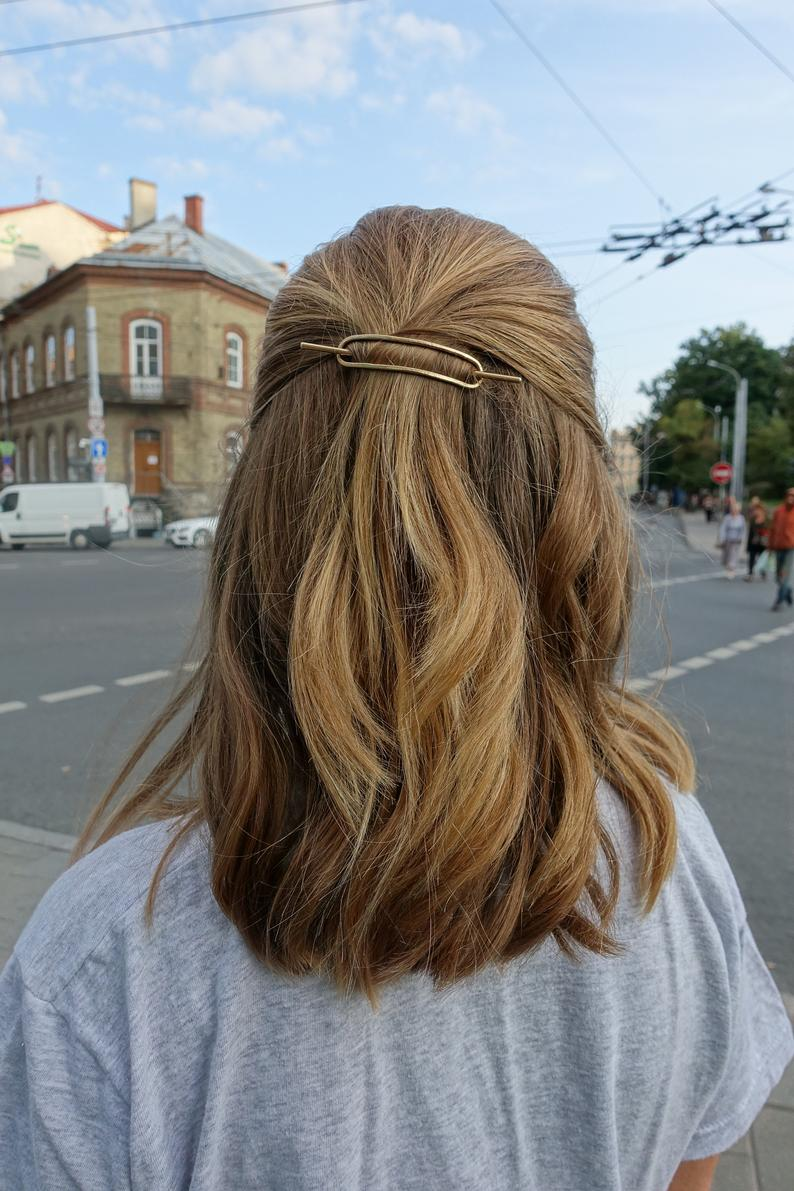 Barrette minimaliste: élégance et robustesse garanties!